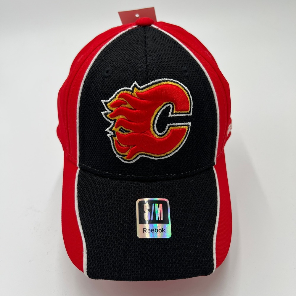 Reebok NHL Calgary Flames Red Black Stretch Fit Hat S/M Men New With‎ Tag